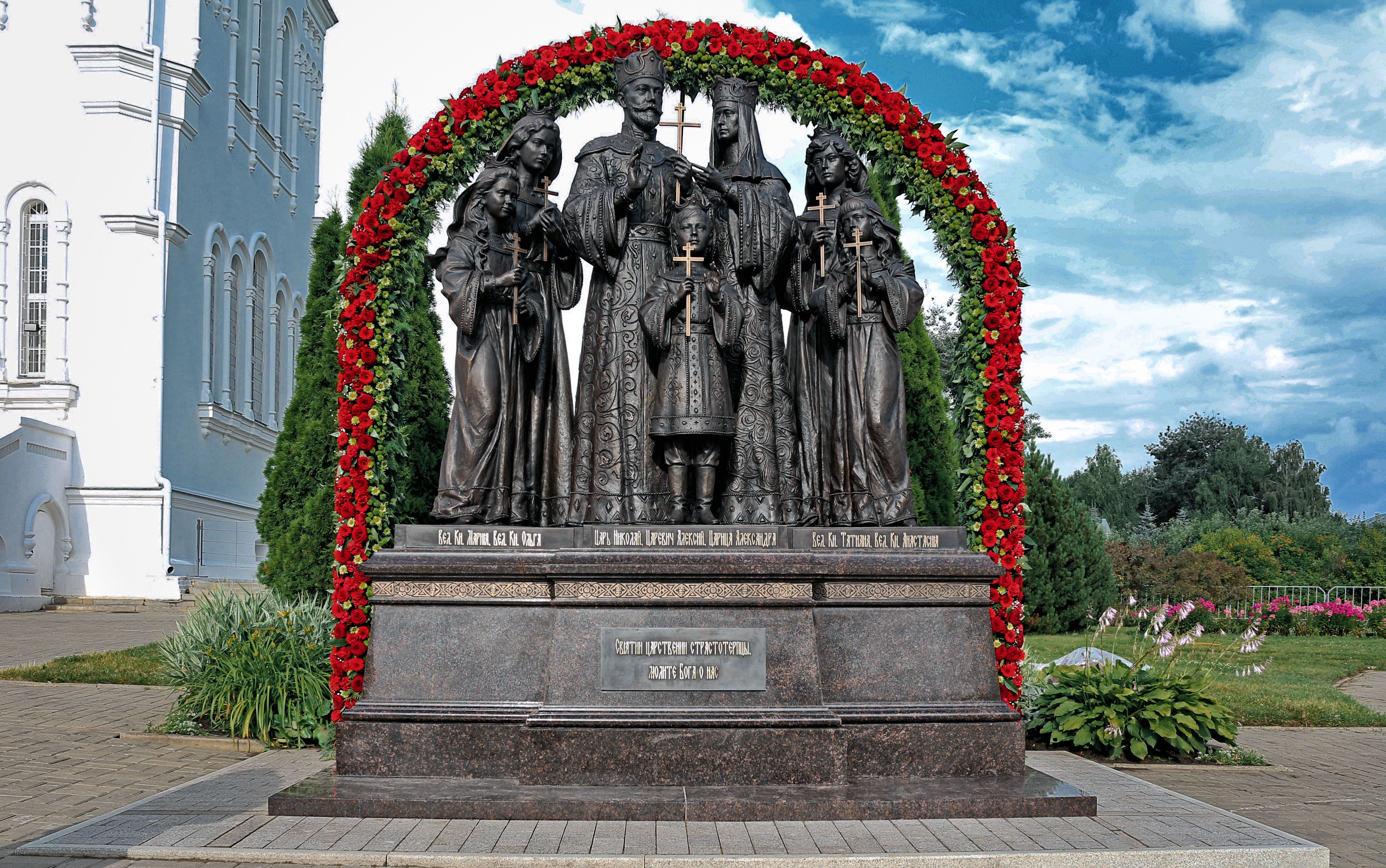 памятник единству народов на поклонной горе описание памятника